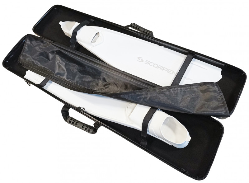 Каждая ласта укладывается в отдельный карман внутри сумки и надежно фиксируется, будто ложиться спать в мягкую пастель. Представьте себе, в бокс помещаются ласты длинной аж до 115см.