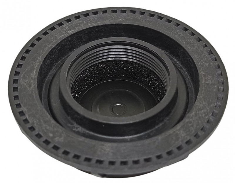 Резьбовое соединение позволяет плотно стянуть клапан для лучшей герметичности на костюме.