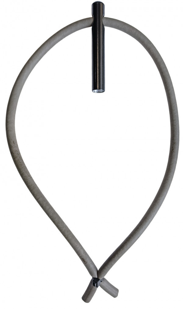 На заднем конце слинга эластичная резинка в виде петли, растягивая которую вы взводите свое орудие ловли, по принципу рогатки.