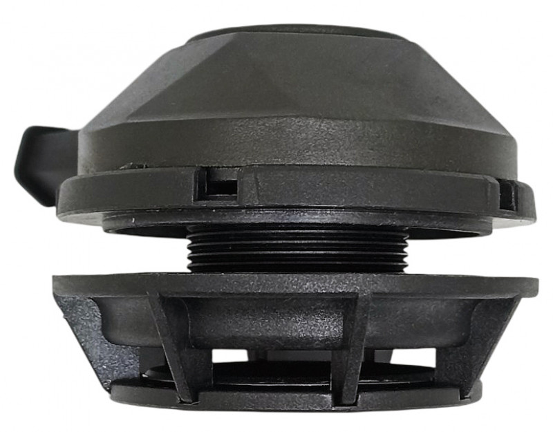 Состоит из двух частей, одна из которых располагается с внутренней стороны костюма, а вторая - с наружной.