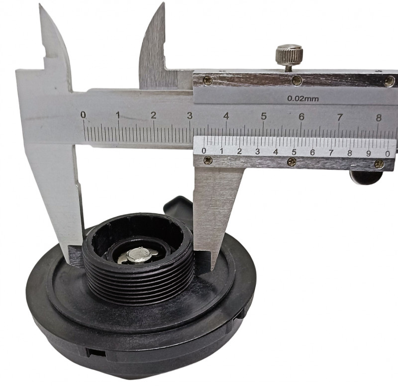 Внешний диаметр резьбы - 3.4см, то есть отверстие на костюме должно быть не меньше.