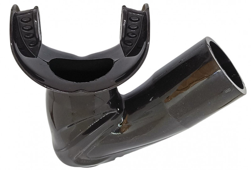 Загубник анатомической формы для удобного размещения во рту ныряльщика.