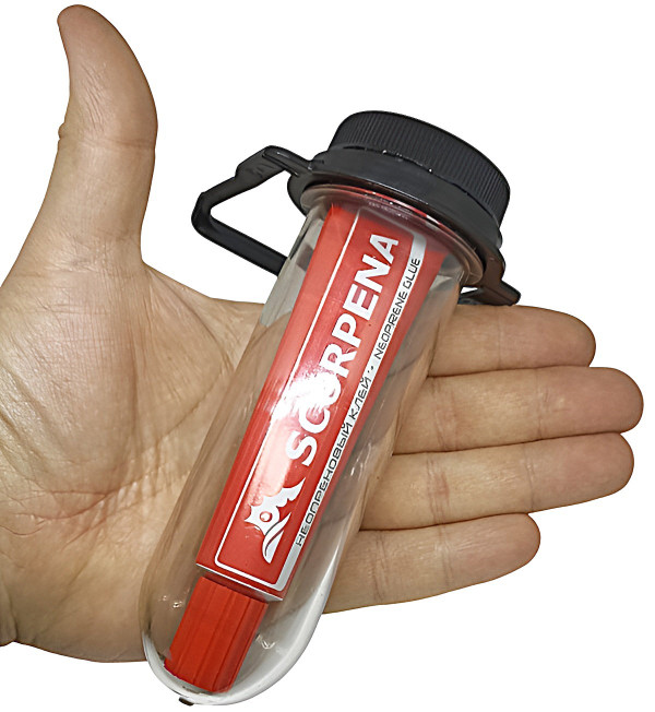 Дополнительный плюс гермоконтейнера в том, что в него можно сложить полезные мелочи (например, наконечники или сменные головы, парочку запасных аккумуляторов) и прицепить на буй.