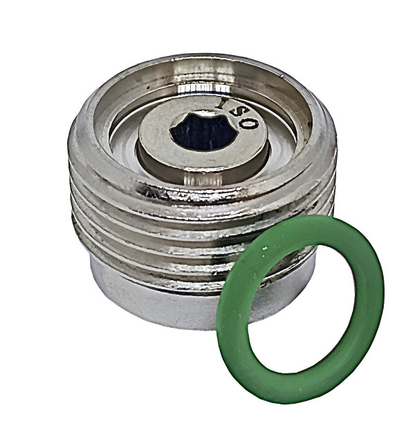 Герметичность обеспечивается двумя резиновыми кольцами, расположенными на внутренней и внешней поверхности переходника.