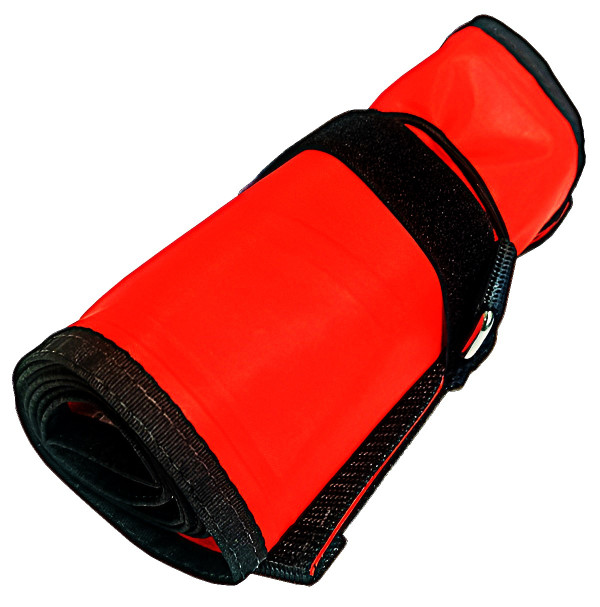 Буй в свернутом виде имеет небольшие размеры, может нырять с вами в кармане «BCD», сухого костюма или в специальных резинках на спинке.