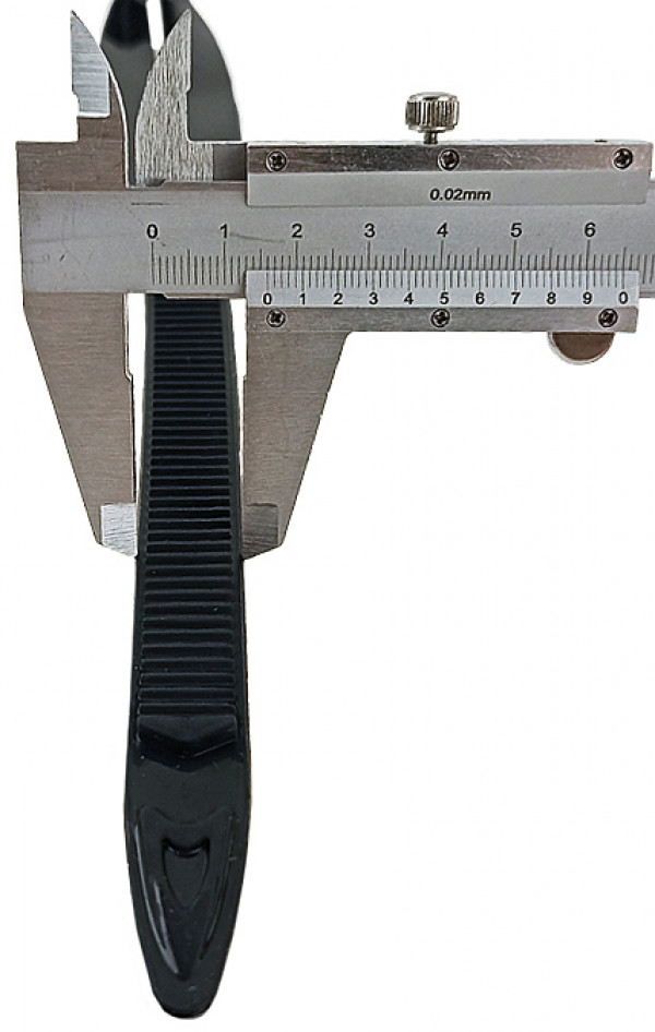 Ширины ремешка в месте с засечками (под крепеж маски) около 1.6см.