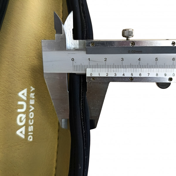 Толщина оголовника в месте соединения липучек приблизительно 1.5см.