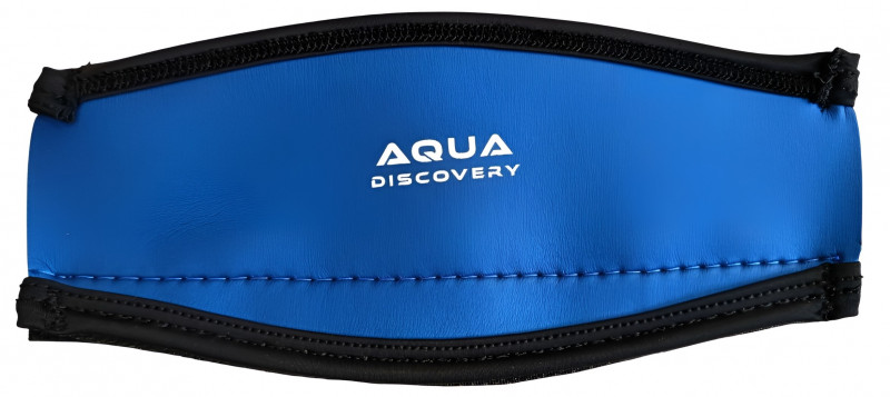 Снаружи гладкий неопрен, который дает красивый глянцевый эффект и позволяет более комфортно снимать и надевать ремешок маски на волосы. На обеих сторонах маски по центру фирменный аккуратный логотип производителя.