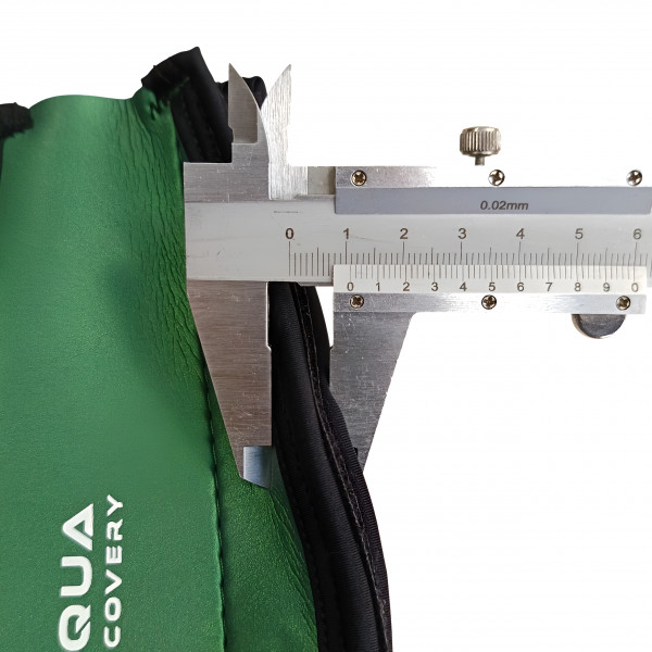 Толщина оголовника в месте соединения липучек приблизительно 1.5см.