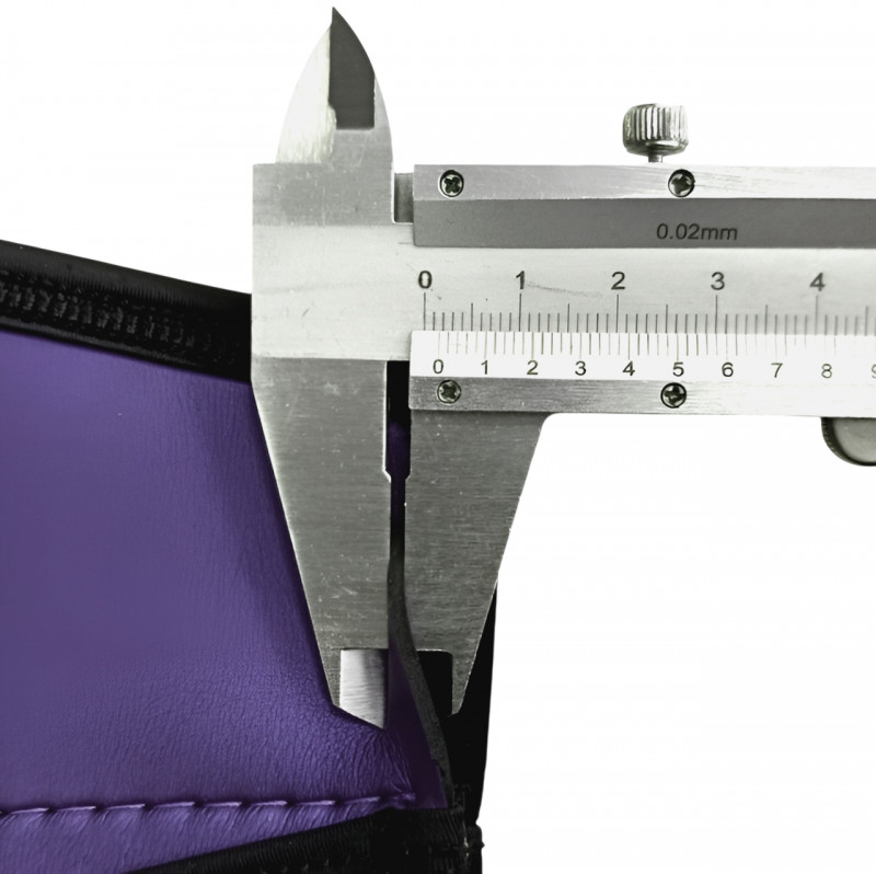 Толщина неопрена около 0.2см.