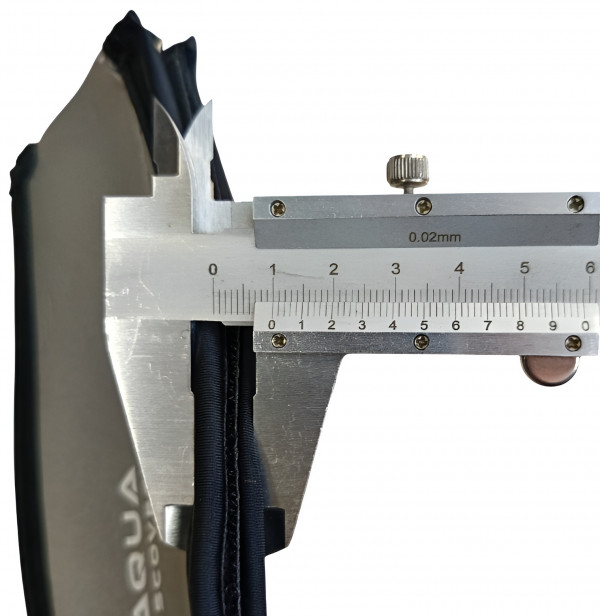 Толщина оголовника в месте соединения липучек приблизительно 1.5см.