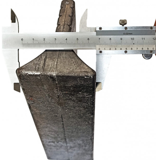 Максимальная ширина подошвы (основания) - около 7см.