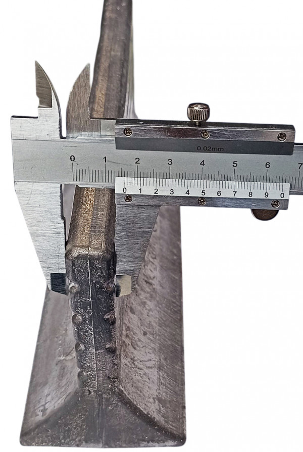 Ширина выступающей части (что должна пройти между баллонами) - чуть более 1.6см.