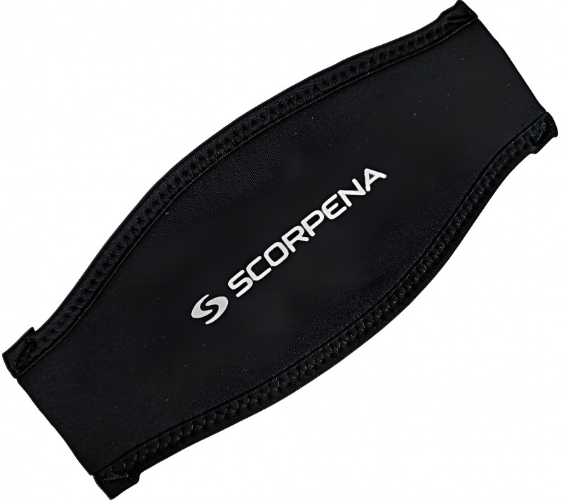 Профессиональный компактный оголовник на ремешок вашей любимой маски от популярного подводного бренда SCORPENA, выдержанный в черных классических тонах.