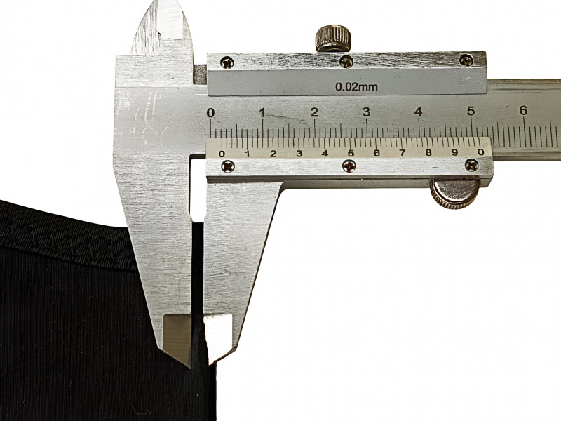 Толщина неопрена - примерно 2мм.