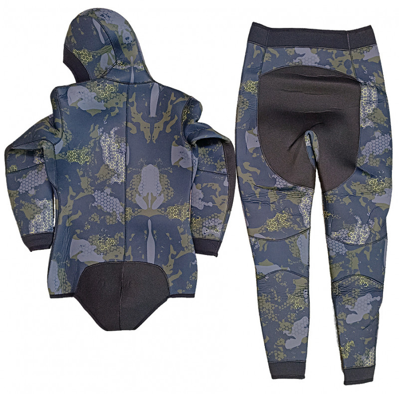 Оригинальная камуфляжная расцветка подойдет подводным охотникам, штаны без лямок.