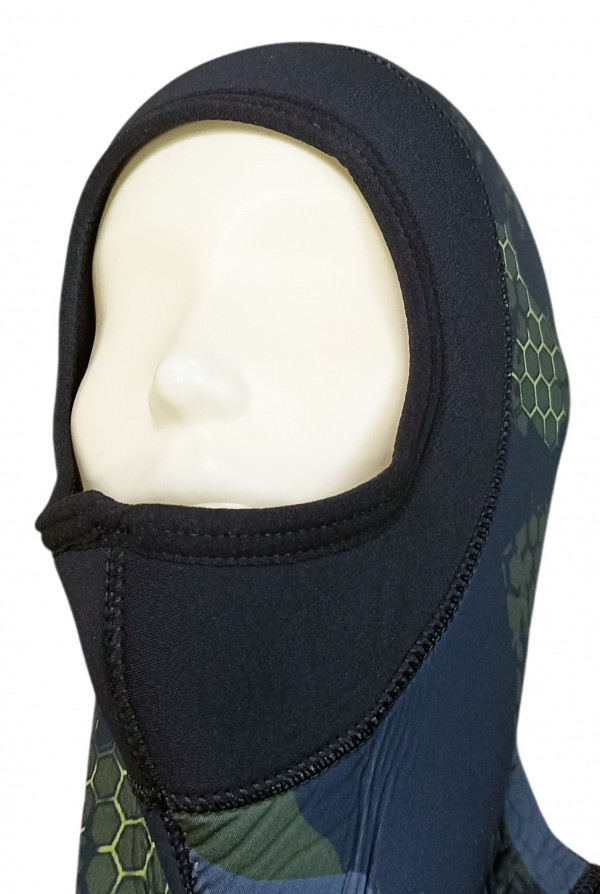 Края шлема обшиты ниткой.