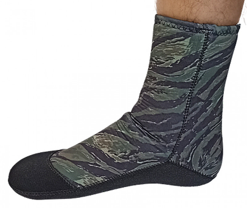 Простой крой носков, позволяющий их легче надевать и снимать.