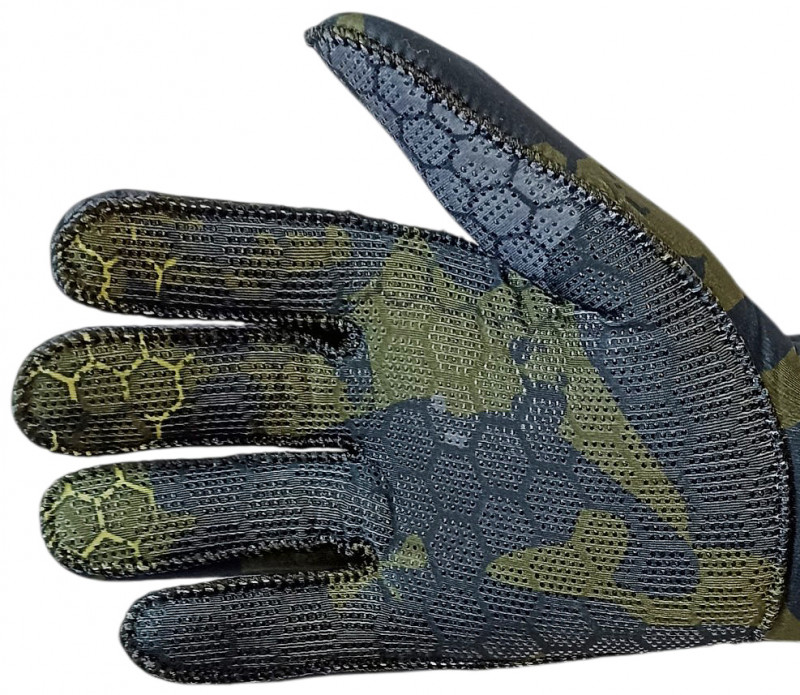 Мелкие точки из специально подобранного состава позволяют легко удержать в руках весьма крупную рыбу ).