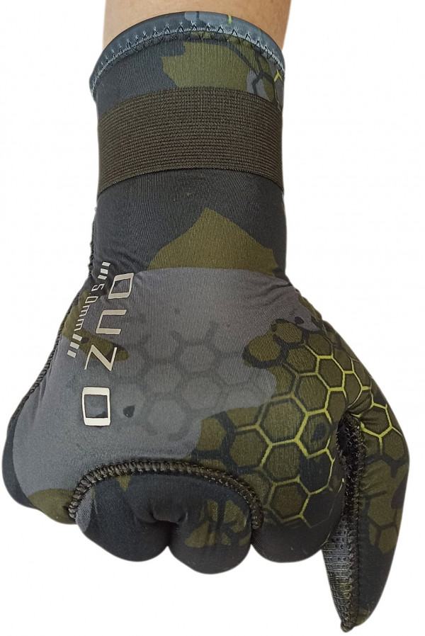 На внешней стороне ладони изображен логотип компании производителя и толщина изделия.