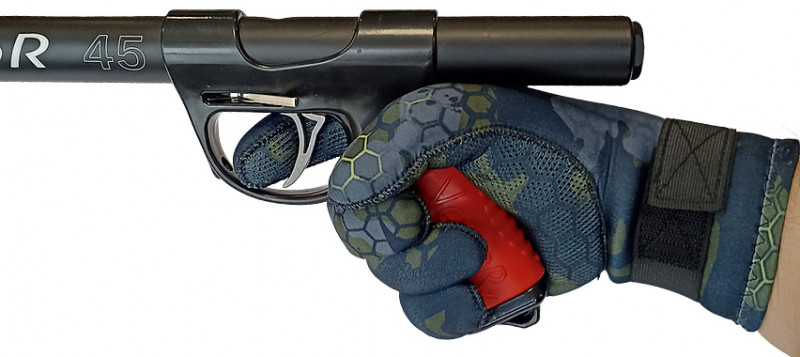 Крой, в сочетании с мягким эластичным неопреном, позволяет работать руками как угодно. Поэтому эти перчатки так любимы не только охотниками, но и дайверами.