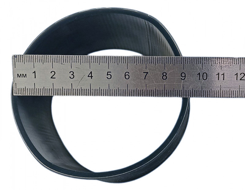 Примерный диаметр - 9см, хотя лучше ориентироваться на заявленный обхват шеи - от 28 до 32см.