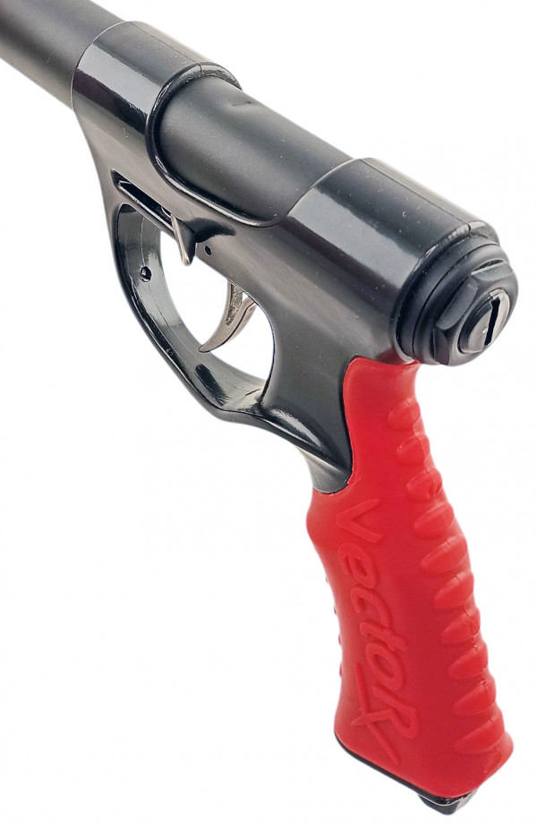 Надежный стальной боковой линесброс блокируется спусковым крючком, усилие для выстрела достаточно мягкое.