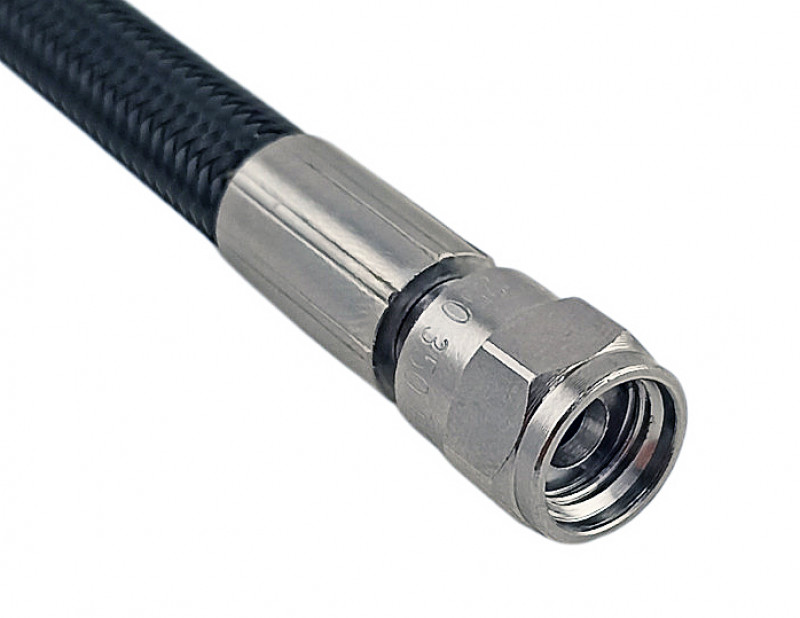 С другой стороны шланга - типовая часть, в которую вкручивается манометр.