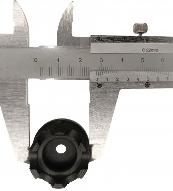 Ширина заглушки немного не доходит до 28мм.