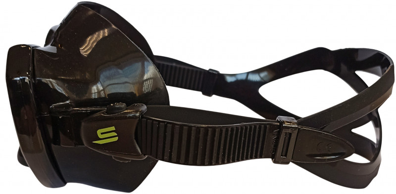 Маска оснащена регулируемыми пряжками с микрометрической системой регулировки.