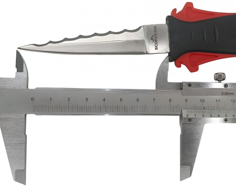 Длина лезвия составляет 9см.