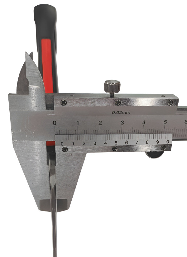 Толщина лезвия у рукояти - 3мм.