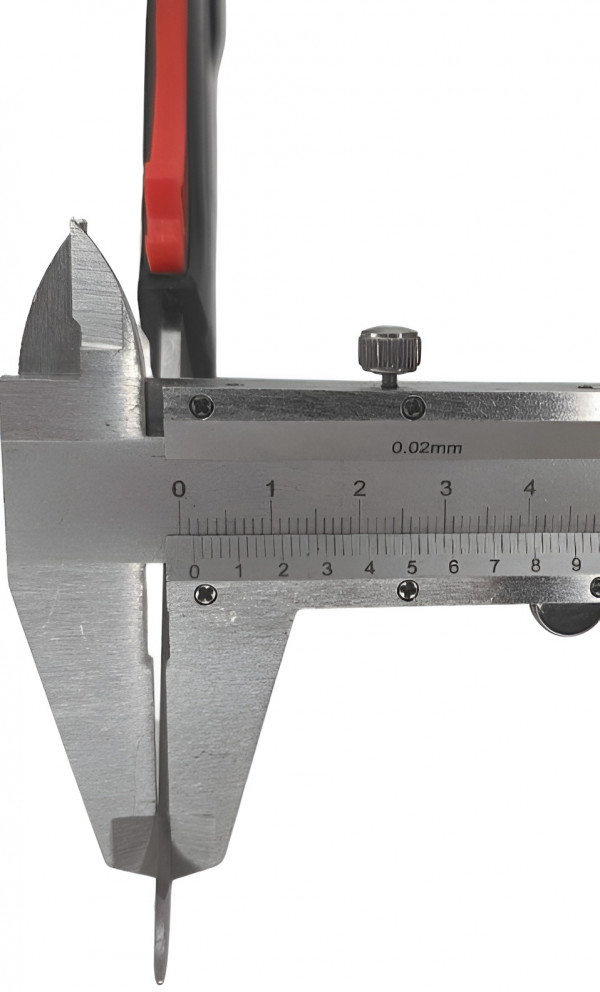Толщина лезвия у кончика - примерно 1.5мм.