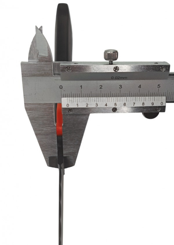 Толщина лезвия у рукояти - 3мм.