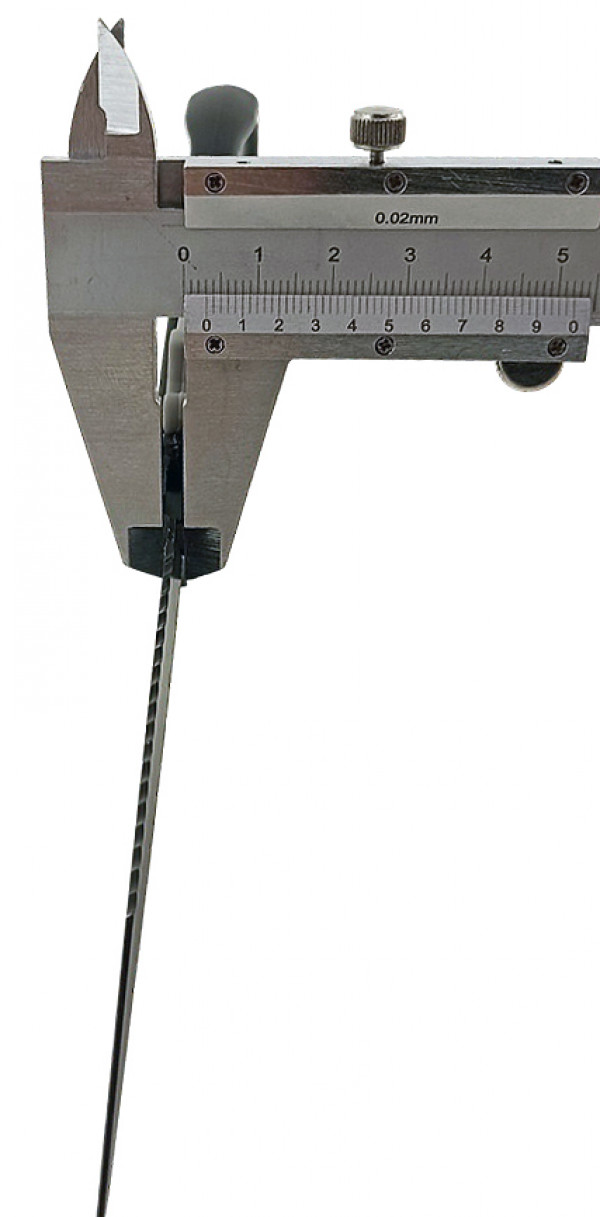 Толщина лезвия у рукояти - 3мм.