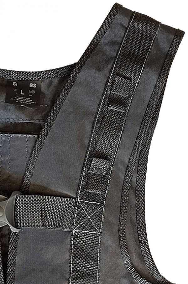 Две петли на левой груди для вертикального крепления ножа.