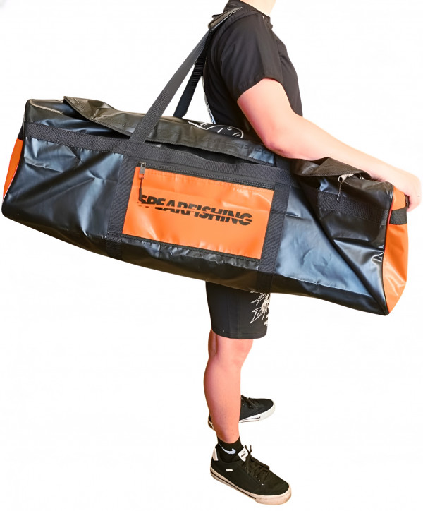 Удлиненные ручки позволяют удобно переносить сумку на плече.