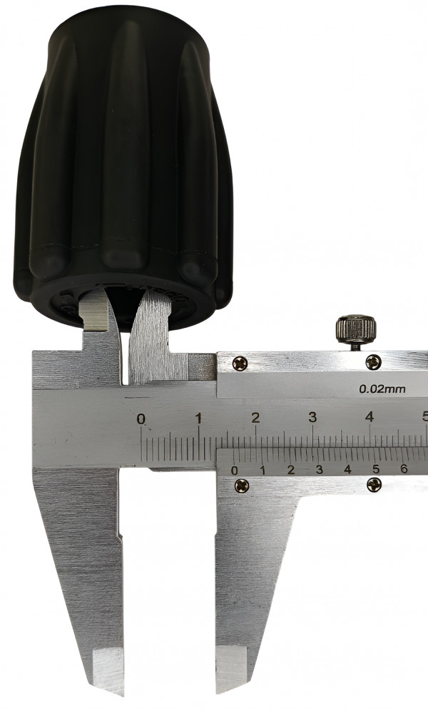 Внутренний диаметр с внешней стороны (под пружину и крепежную гайку) - 1.6см.