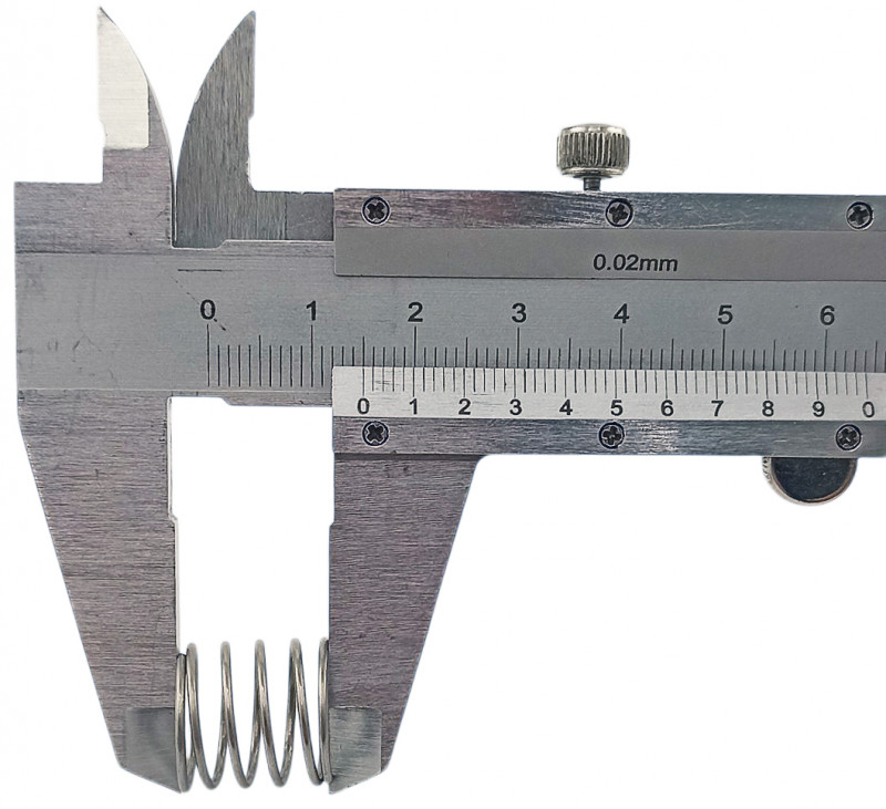 Длина пружины - 1.5см.