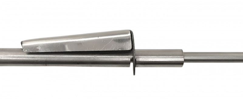 Надежное крепление металл в металл, подпружиненный язычок иглоприемника садится в паз на игле, отсутствуют резиновые кольца и уплотнения.