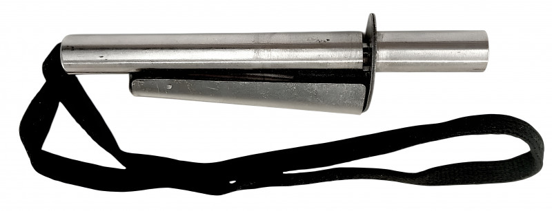 Замок-держатель иглы кукана оснащен прочной петлей для привязки к поясу, D-кольцу или бую ныряльщика.