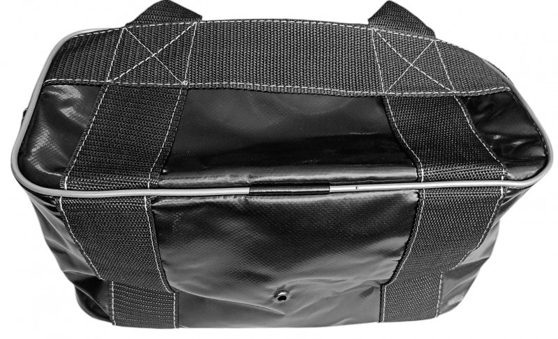 Ручки пропущены под дном и прошиты по всему обхвату сумки, для большей прочности.