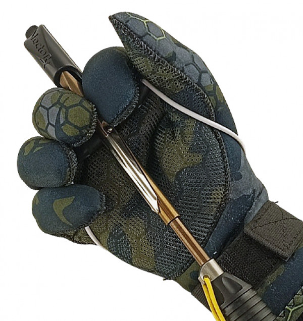 Благодаря прекрасной растяжимости венгерки заряжать пневматическое ружье можно не снимая заряжалки с руки.