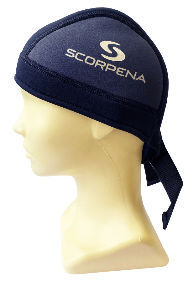 Защищает голову от холода и солнца, а драгоценные уши от ветра, что немаловажно при активном отдыхе на воде.