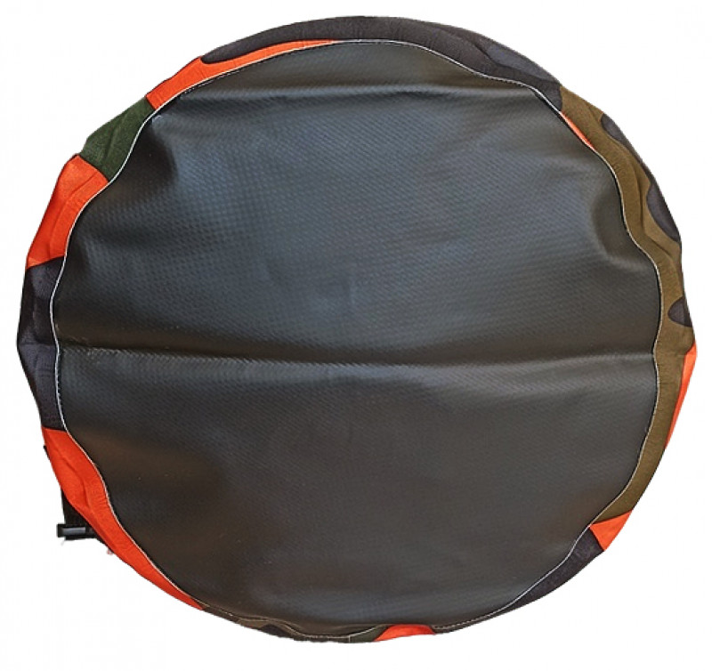 Дно круглого сечения. Диаметр - около 22см.