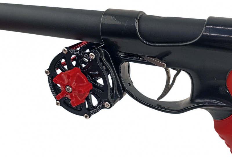 Катушка крепится на подводные ружья «VECTOR» непосредственно к рукояти при помощи двух винтов и крестовой отвертки.