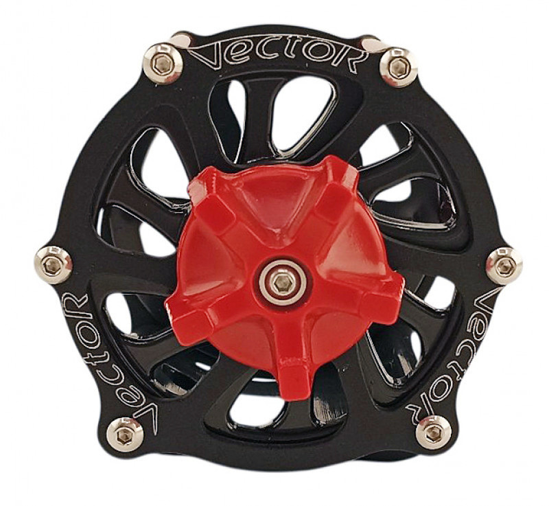 Удобная ступенчатая тормозная система позволяет без лишних усилий заблокировать шпулю или установить требуемый уровень сопротивления при разматывании линя.