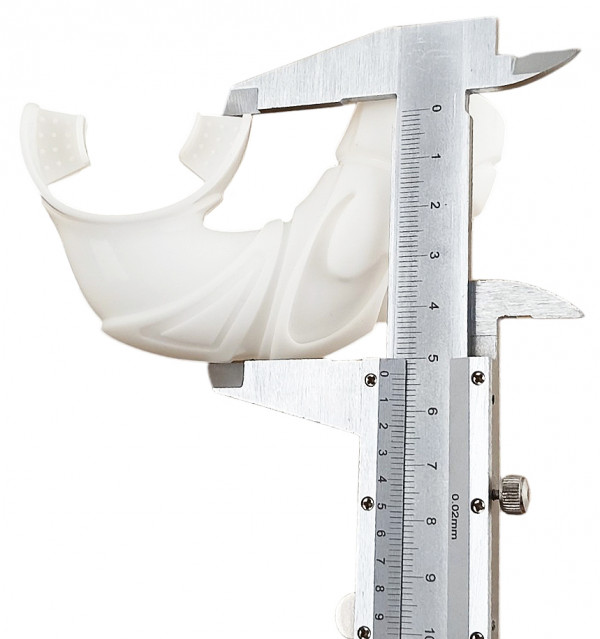 Высота загубника - около 5.3см.