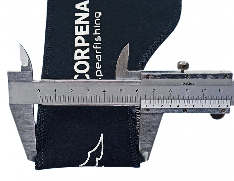 Минимальная высота в лобной и височной частях повязки - 6.5см.