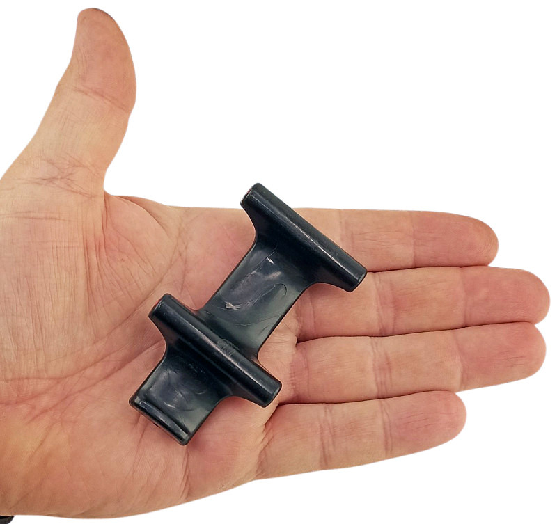 Если у вас несколько любимых ружей, можно установить на них вот такие планки и быстро перекидывать единственную катушку ВЕКТОР перед охотой. Габариты планки - 7.7х4.5х1.8см, вес - 21г.